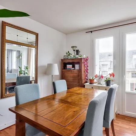 Very Nice Spacious With Parking Apartment Nantes