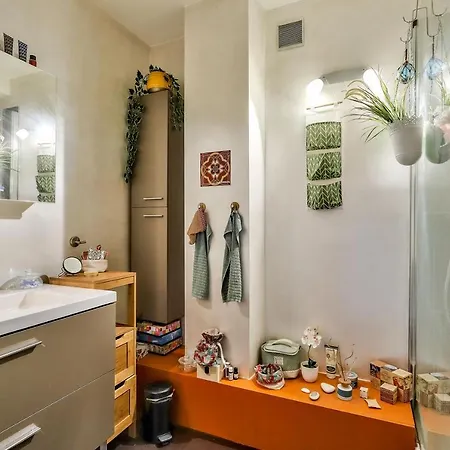 Very Nice Spacious With Parking Apartment Nantes