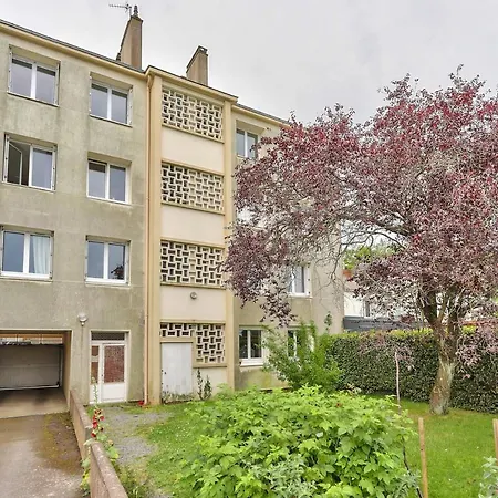 Very Nice Spacious With Parking Apartment *